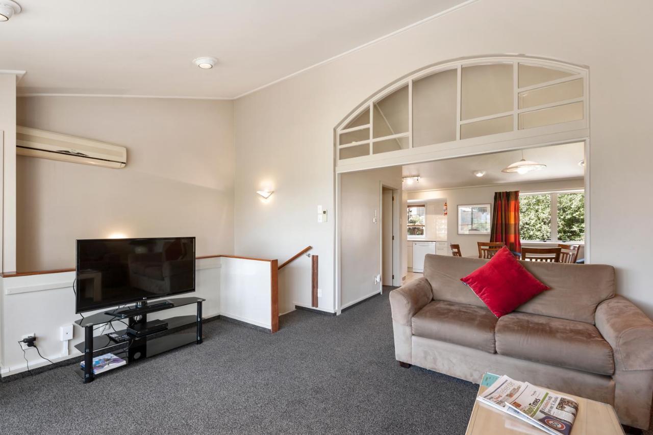 The Village Resort Taupo Exterior photo