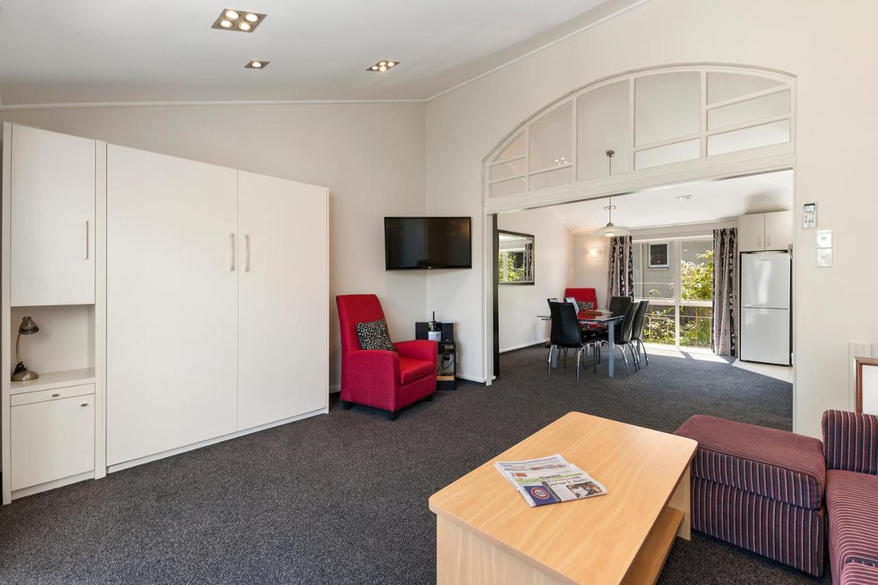 The Village Resort Taupo Exterior photo